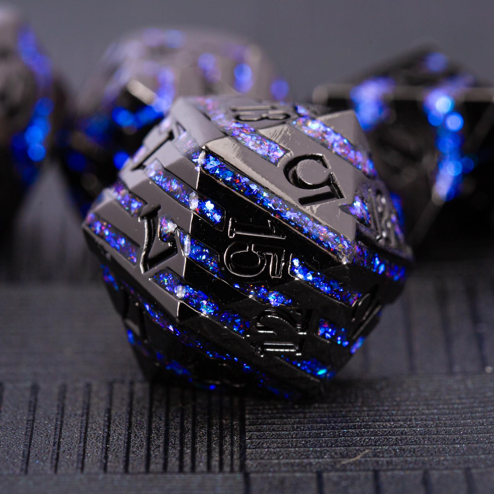 Maywin Inlay Metal Dice Set 7pcs, Luxury DND Dice with Decorative Inlay, Heavy Zinc Alloy RPG Dice for Tabletop Games