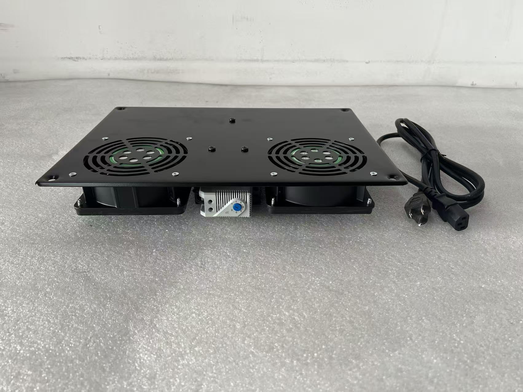 GlobalRack 27U Server Cabinet, Glass Door, Locking Casters, 2 Fans