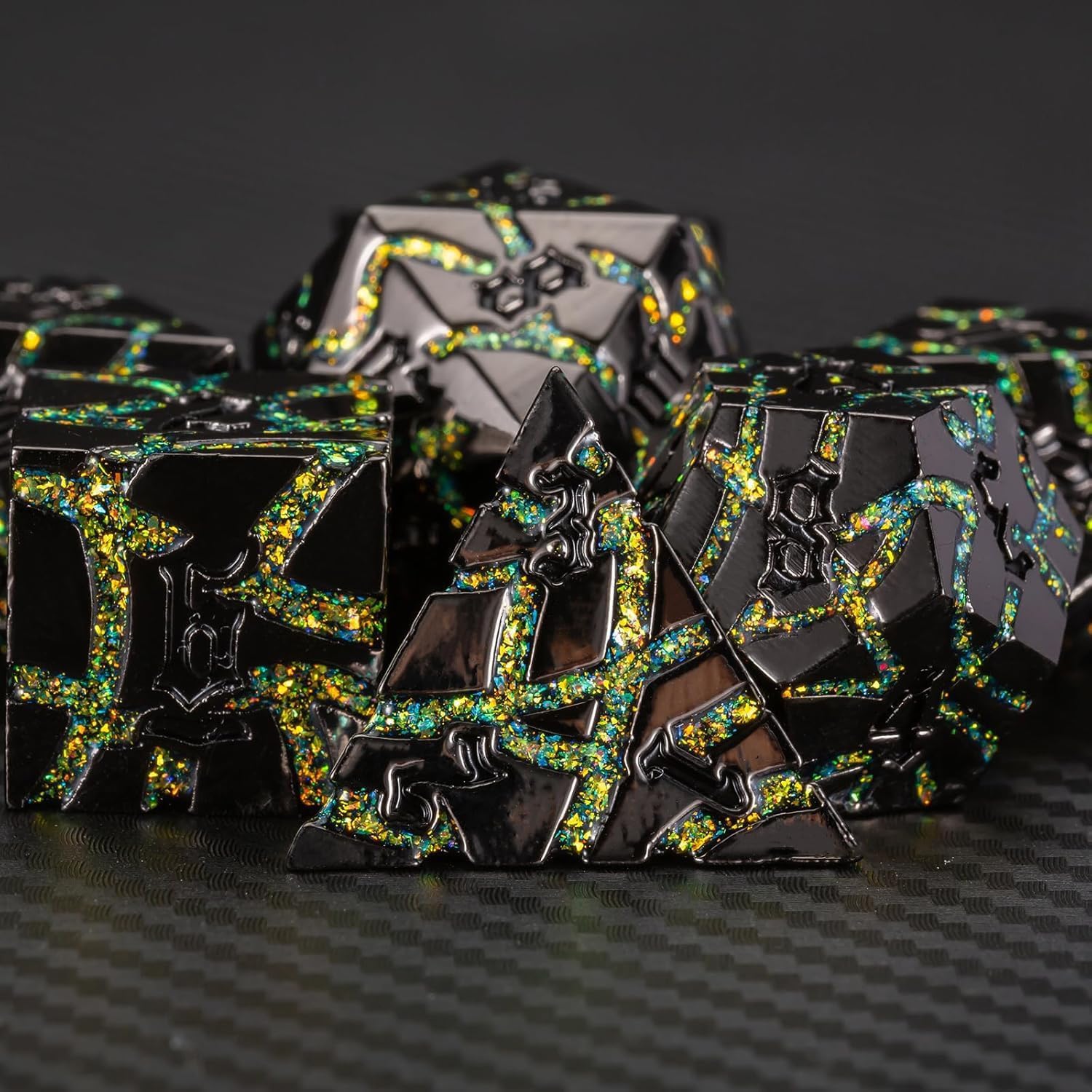 Maywin Cracked Rune Metal Dice Set for DND & RPG – Dark Fantasy Fractured Design, Premium Heavy Metal Polyhedral Dice with Deep Engraved Numbers, 7-Piece Set – Green Mystic Vein